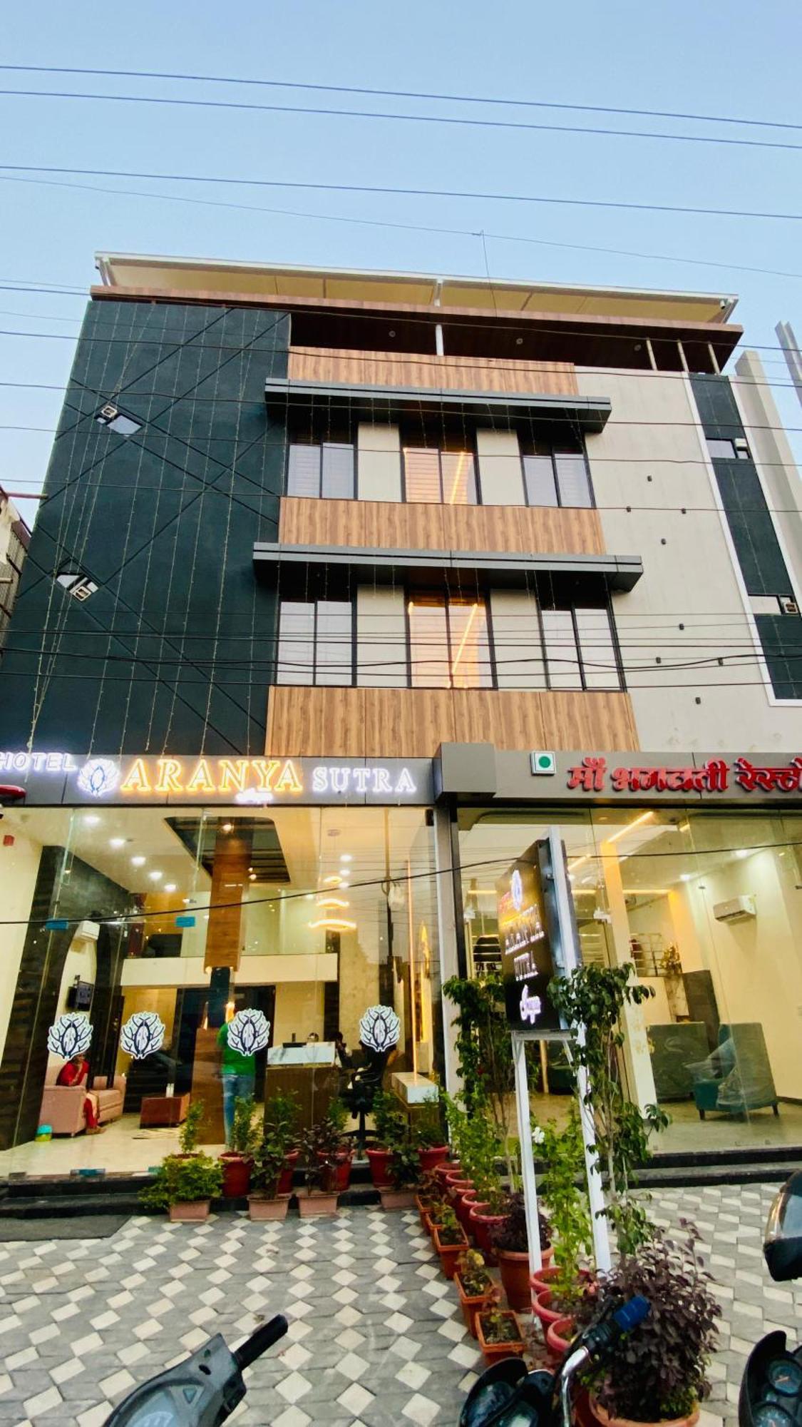 Hotel Aranyasutra Inaya, 印多尔 外观 照片
