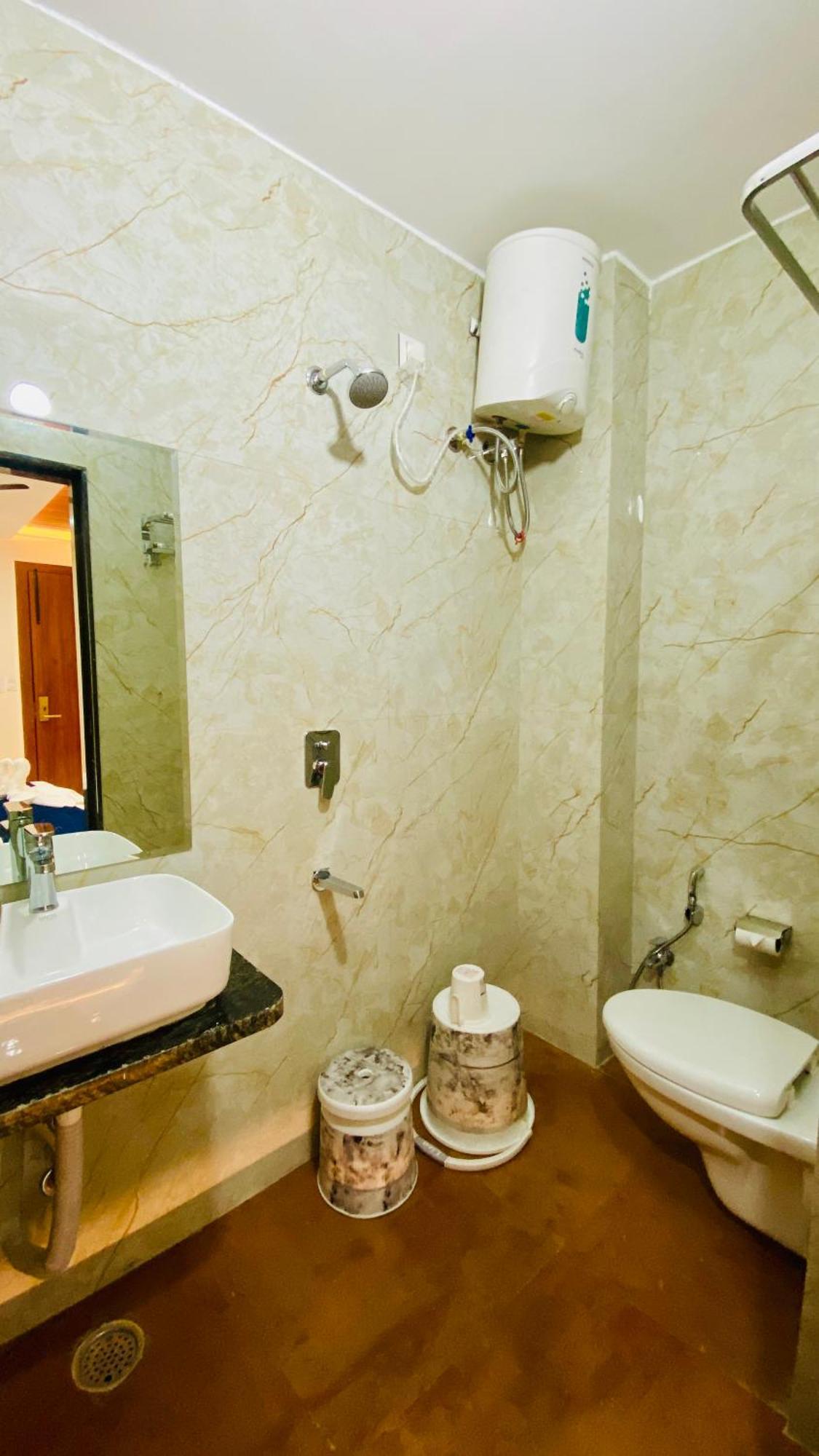 Hotel Aranyasutra Inaya, 印多尔 外观 照片
