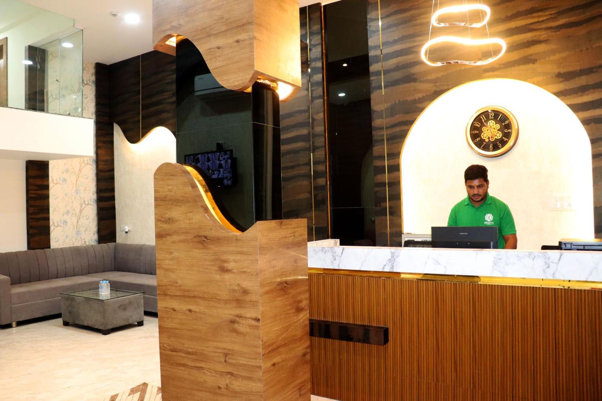 Hotel Aranyasutra Inaya, 印多尔 外观 照片